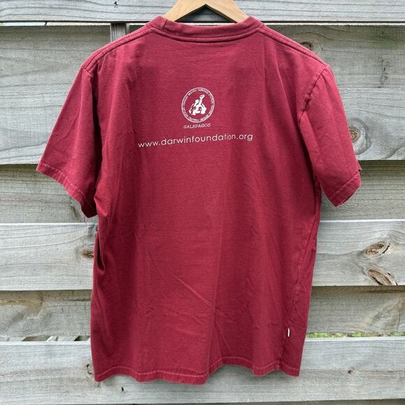 Charles Darwin Research Galapagos Island Turtle Red T-shirt Size Large - Picture 2 of 6